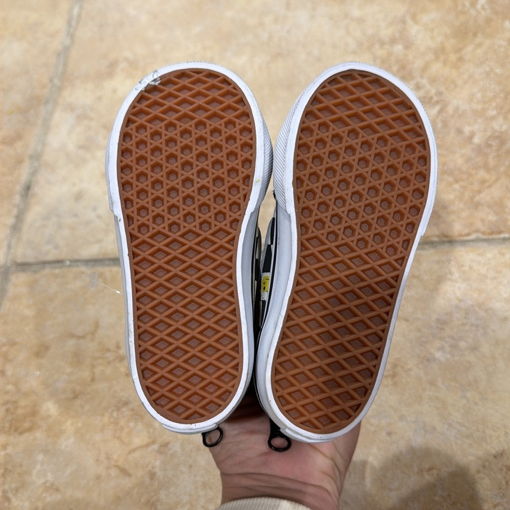 Toddler High-Top Vans Sneakers - Black & White - Picture 3 of 3